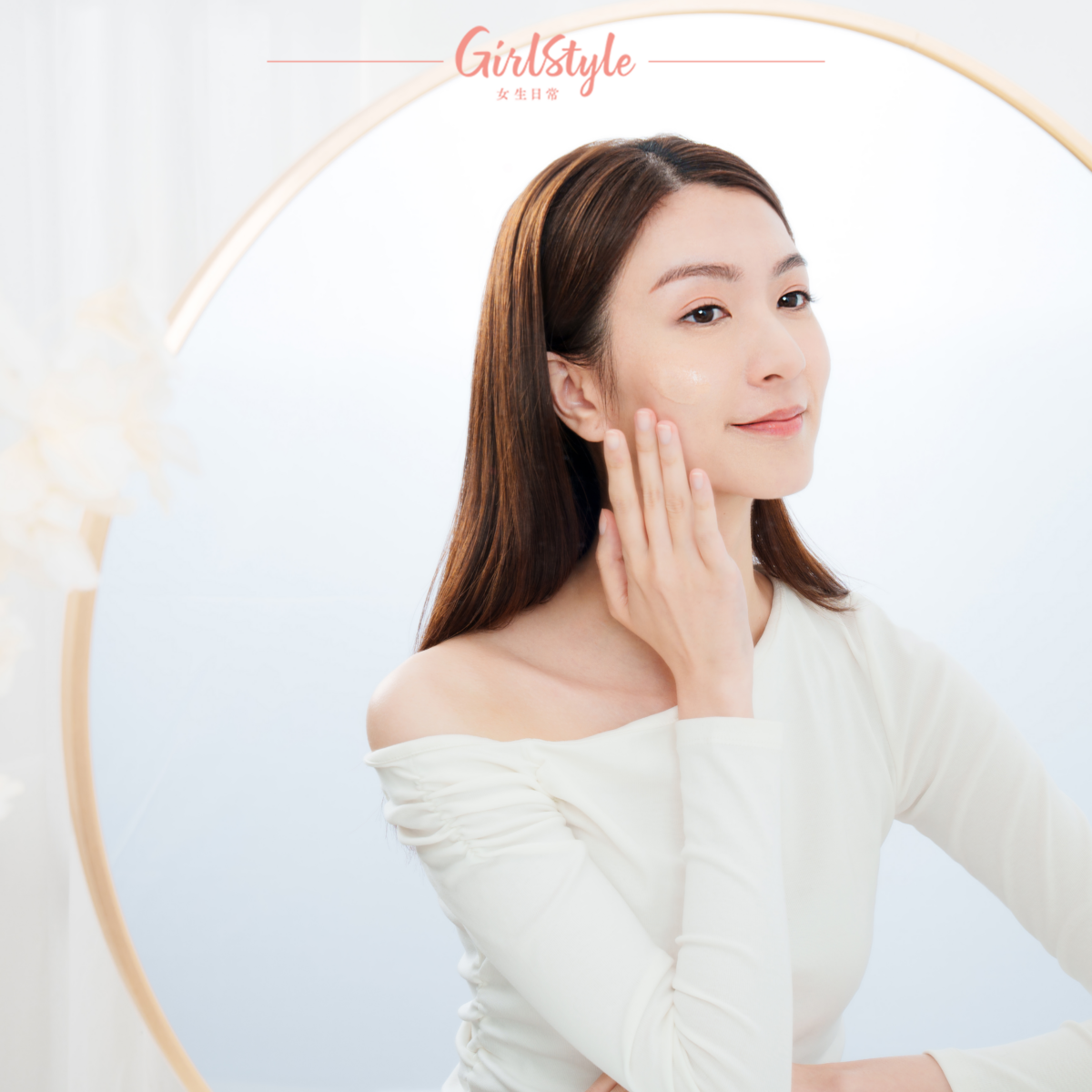 盈潤煥顏精華質地潤而不膩，十分易推，令肌膚快速吸收。