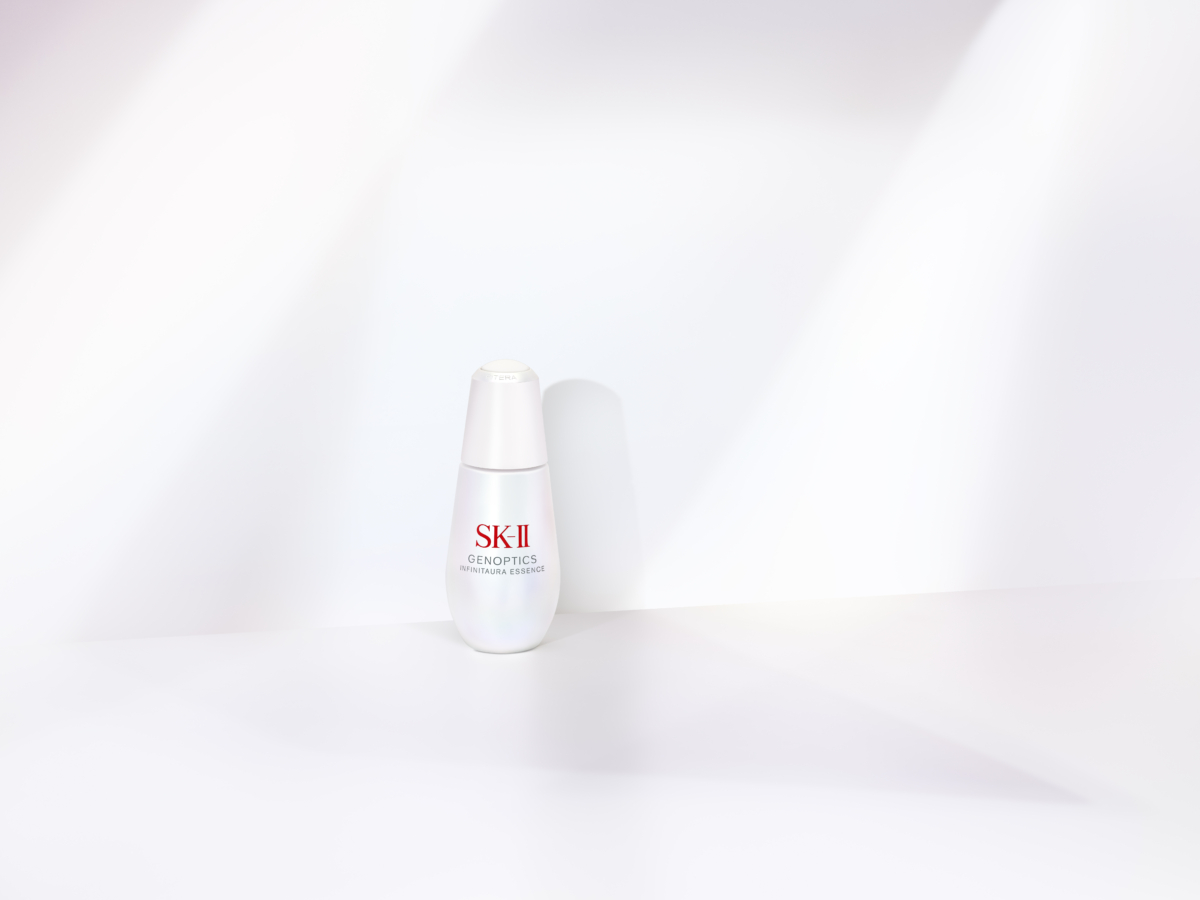 全新小燈泡精華¹ 建議零售價：HK$ 1,200 / 30ml ; HK$1,880 / 50ml ; $2,610 / 75ml