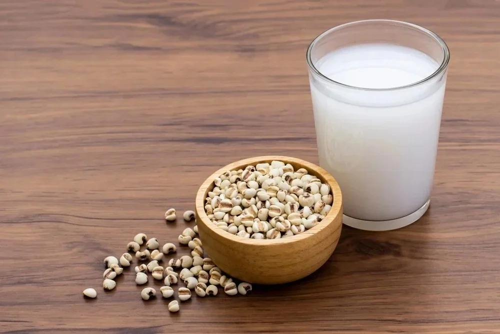 薏米含有維他命B群和E，能促進新陳代謝、去濕氣，讓肌膚不再暗沉。