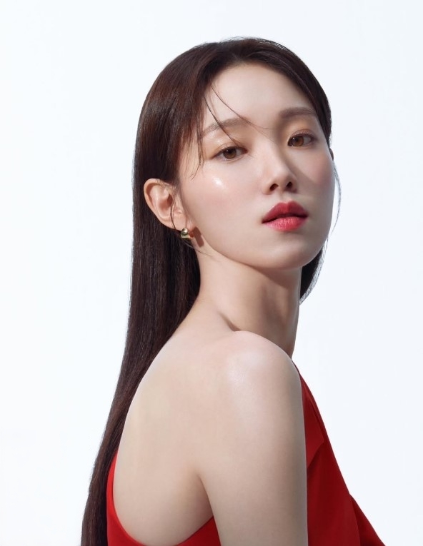 使用BHA/AHA產品時，遵循「由薄到厚」的原則塗抹護膚品即可。