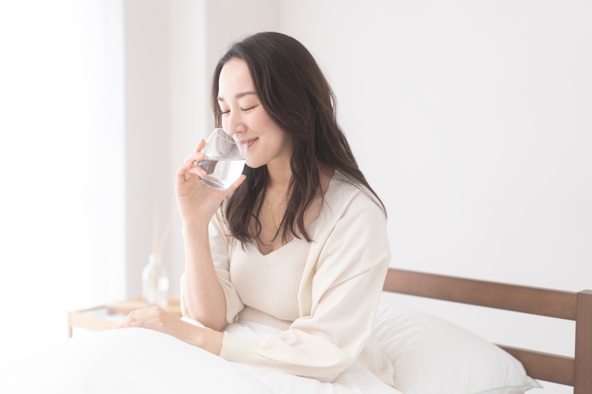 充足的水分能維持皮膚水潤,幫助代謝廢物,能有助改善皮膚敏感問題。