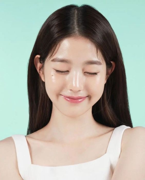 混合性偏油肌的護理重點在於適度控油與維持水分平衡