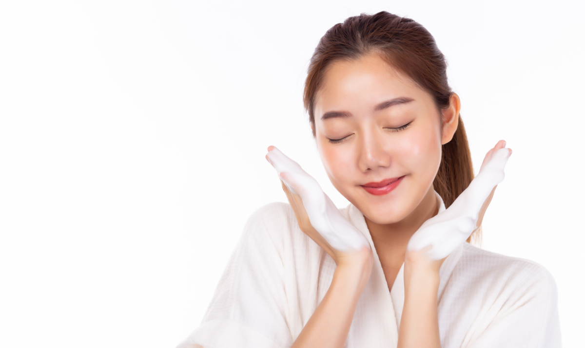 酸鹼值高的洗面產品雖然去油力強，但可能讓皮膚變得更乾繃，尤其敏感肌要小心！