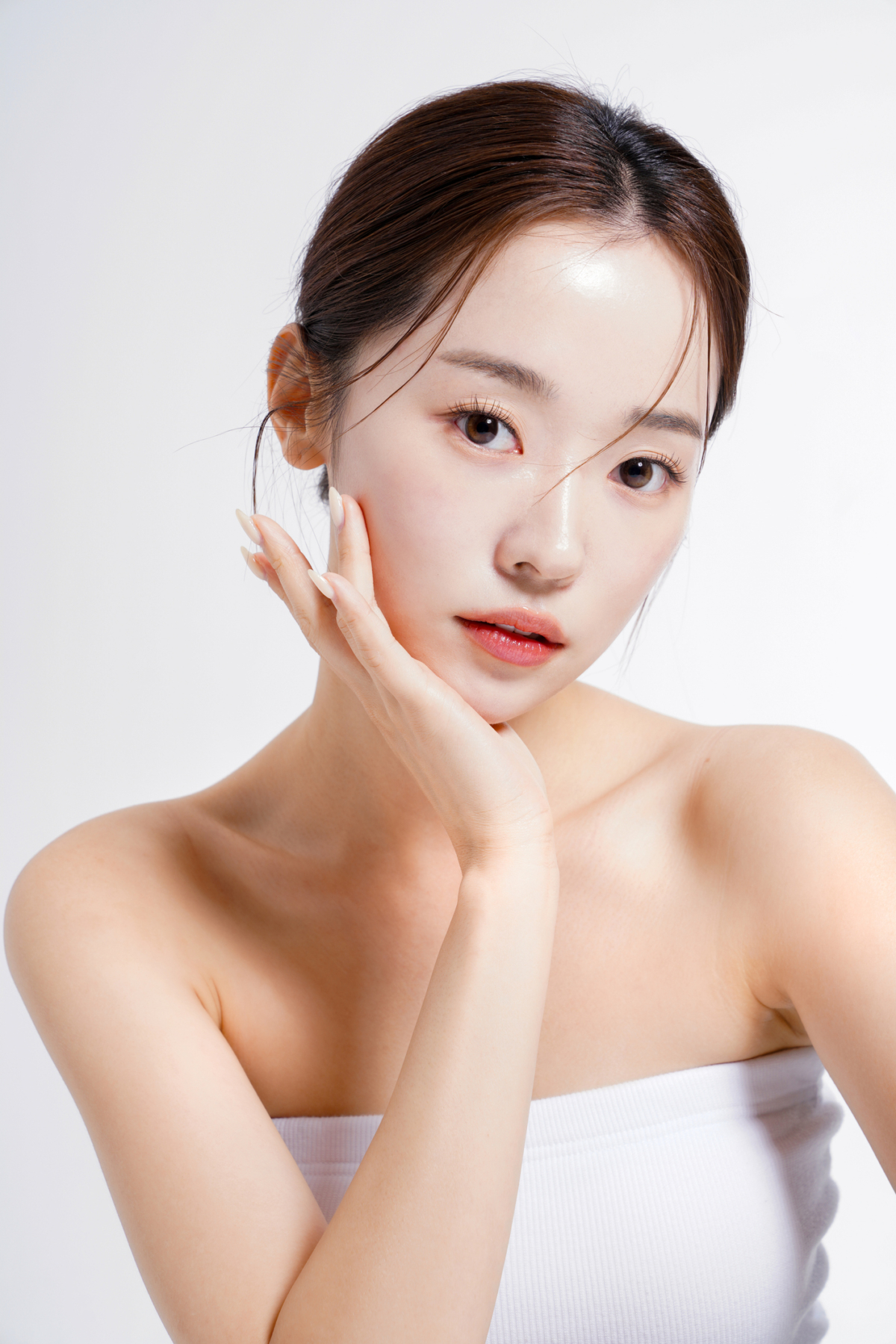 紫外線是導致皮膚變黑和老化的主要原因，就算大量攝取美白食物，仍然要做好防曬！