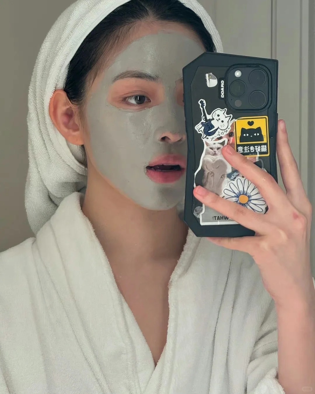 當敏感肌突然發作時，可以採取一些急救措施來緩解不適並保護皮膚屏障