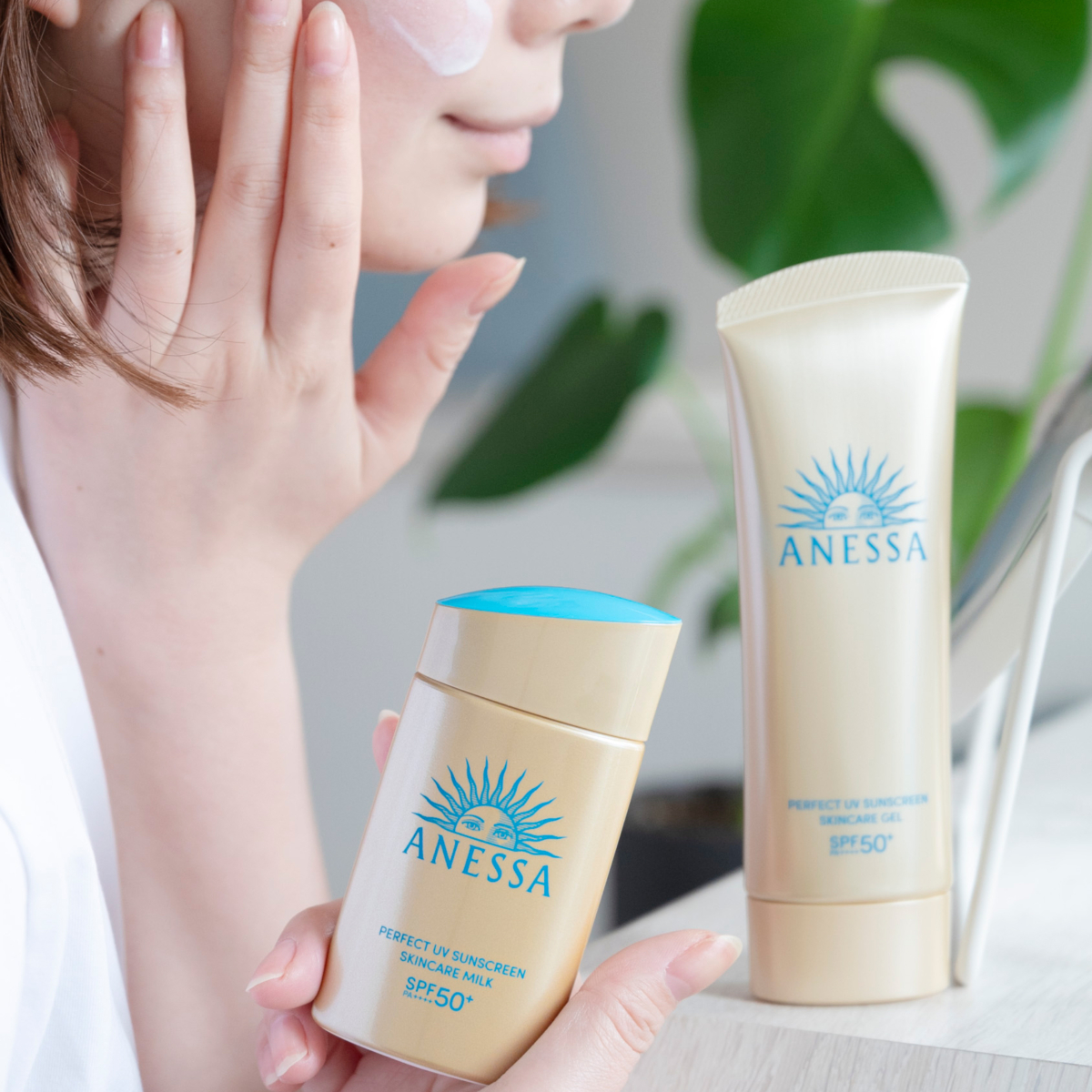ANESSA極防水美肌UV乳液擁有「Auto Veil智能追蹤修復科技」,一抹能自動追蹤及即時修補因面部表情、細紋及毛孔粗大等造成的UV防禦膜缺口,周全保護每一寸肌膚。
