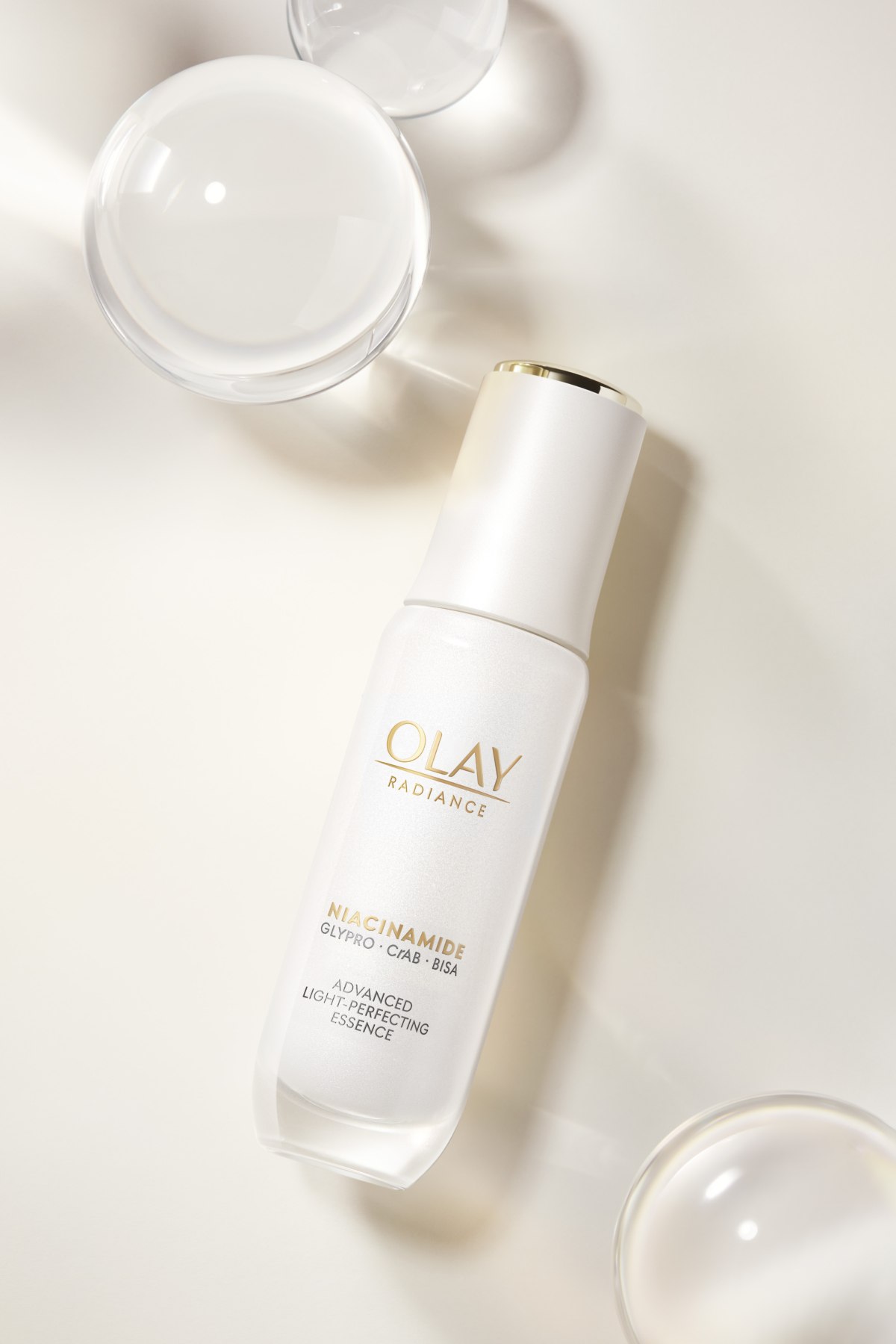 云云美白精華，只有這支OLAY水光小白瓶²令美編佩服。