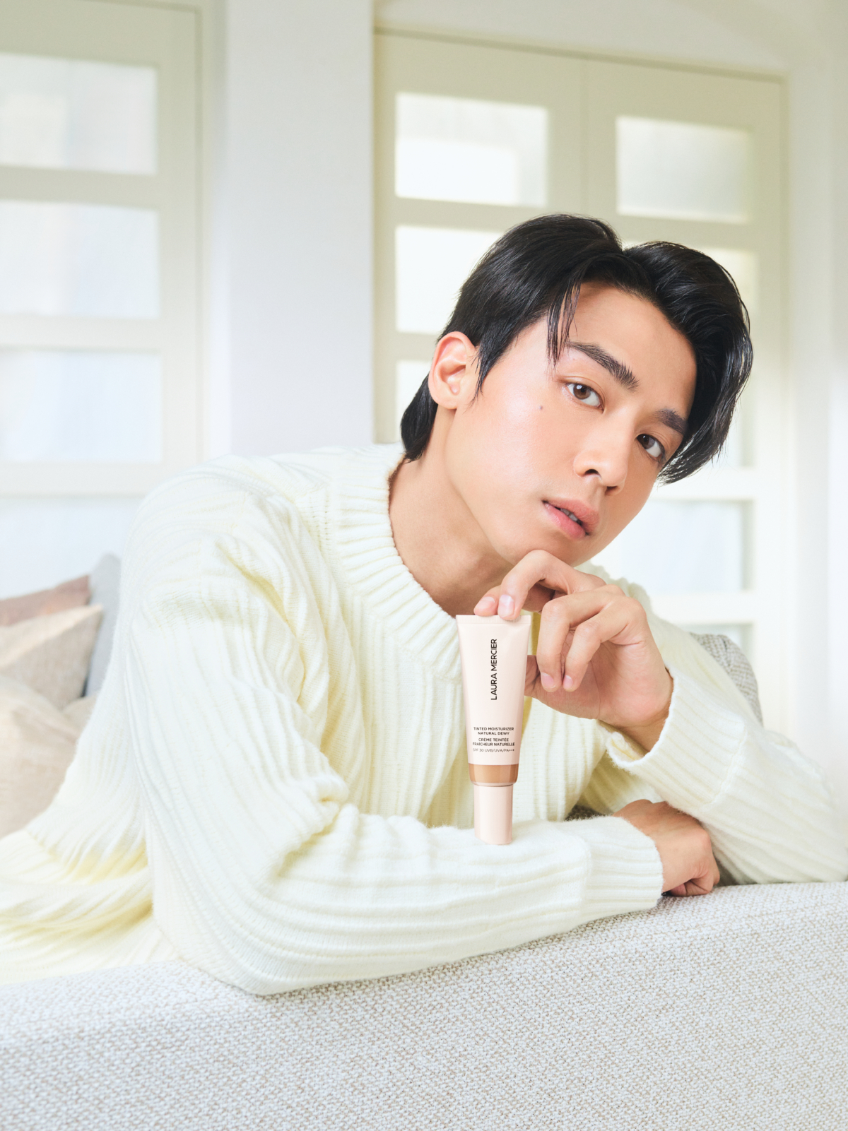 AK@MIRROR底妝新寵兒:Laura Mercier全新「水光修護輕粉底霜』