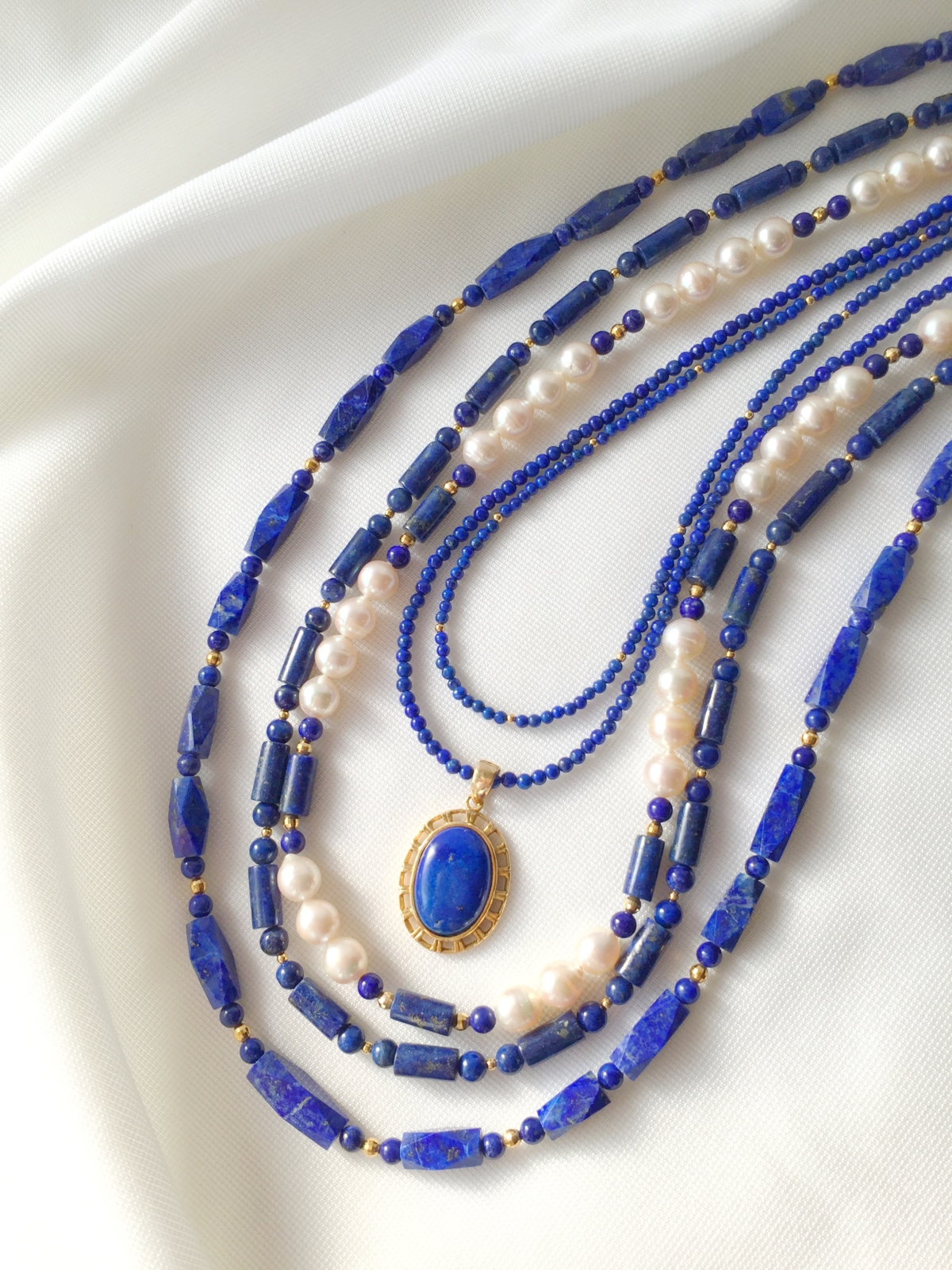 青金石不僅外型美麗，也具有實際的能量效益。