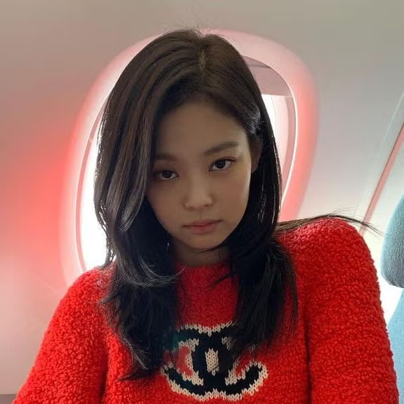 可在鎖骨上下，重點在於透過剪裁賦予髮型層次感。