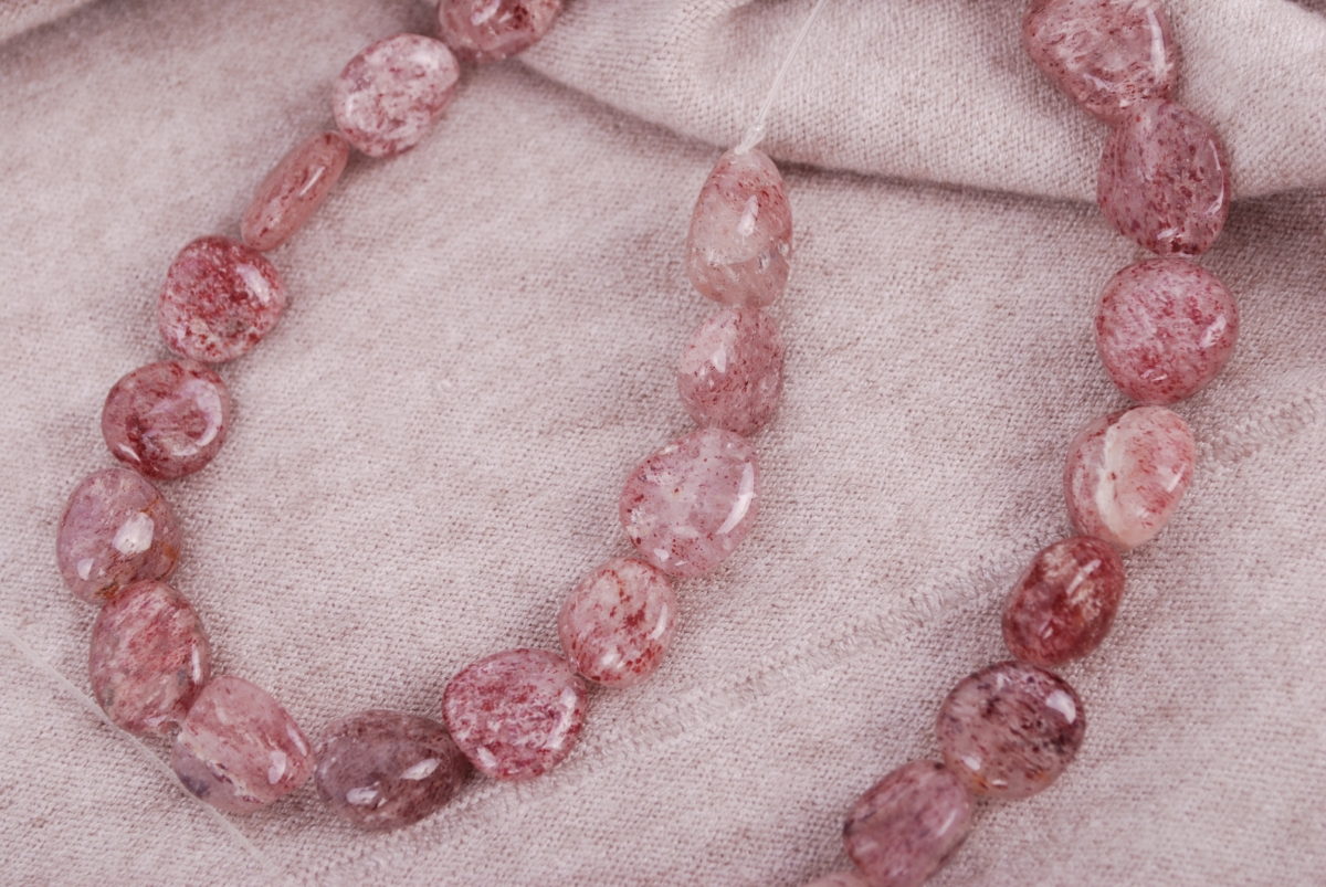 選購到心儀的草莓晶後，正確的使用方式與細心的保養，才能讓它長久發揮功效、保持美麗。