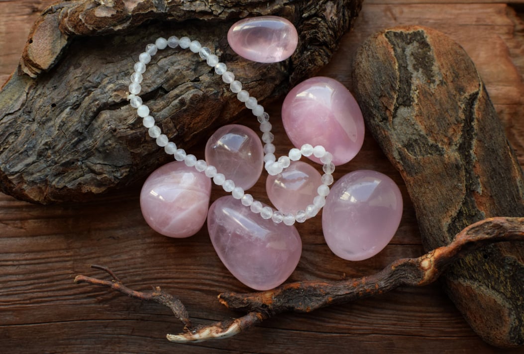 粉晶｜招桃花、療癒神器！愛情之石功效+禁忌+真假辨別+淨化保養