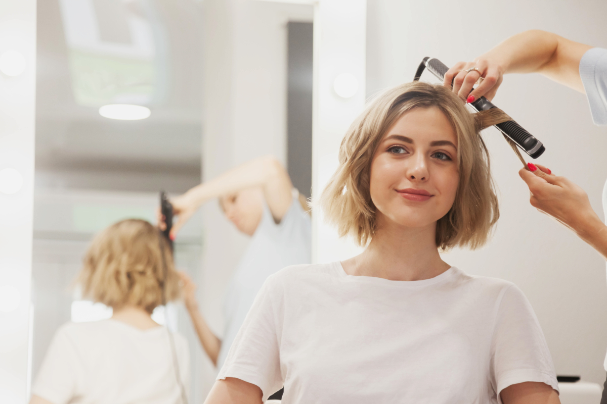 2025年的中短髮追求更自在、流動的風格。