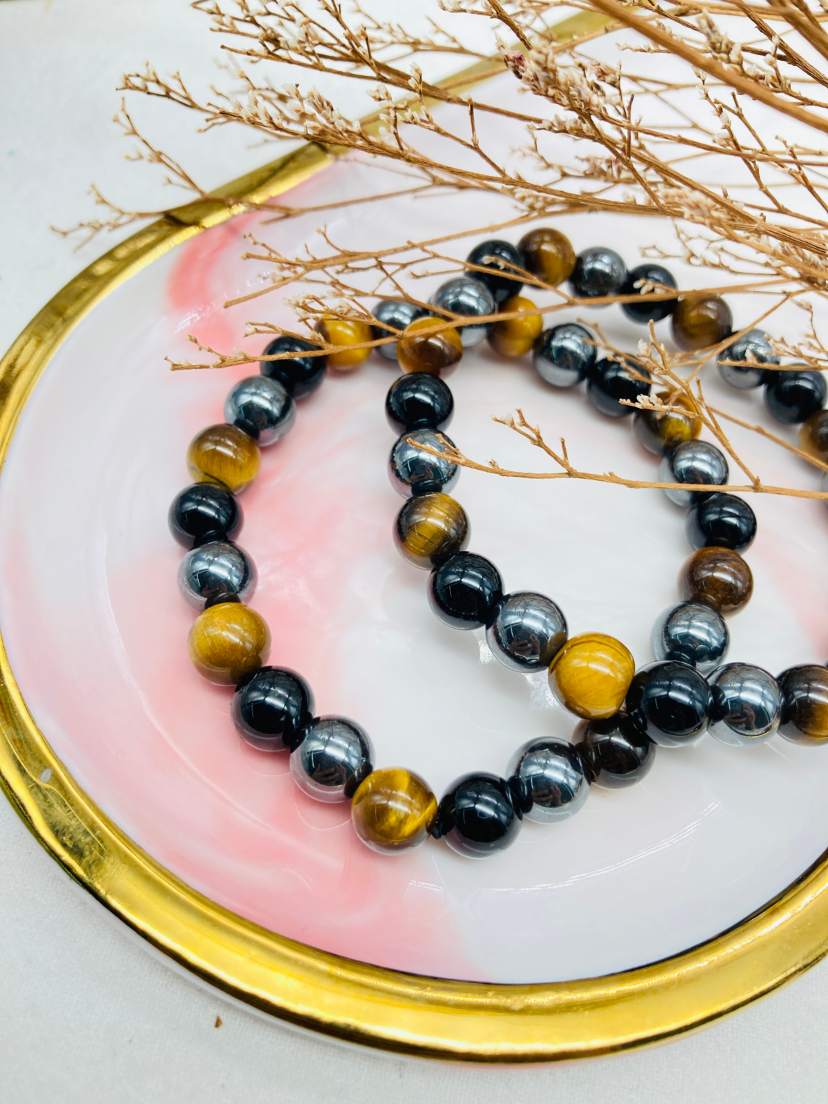 每種虎眼石皆有其獨特頻率，建議根據當下情緒或所需能量狀態選擇搭配。