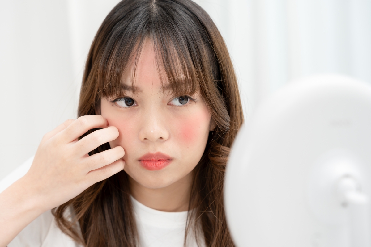 長期在冷氣下或是慢性皮膚疾病也會引起敏感