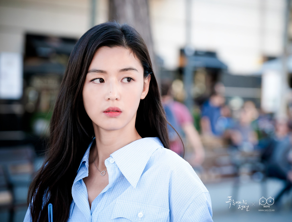 鼻頭痣明星代表：全智賢。