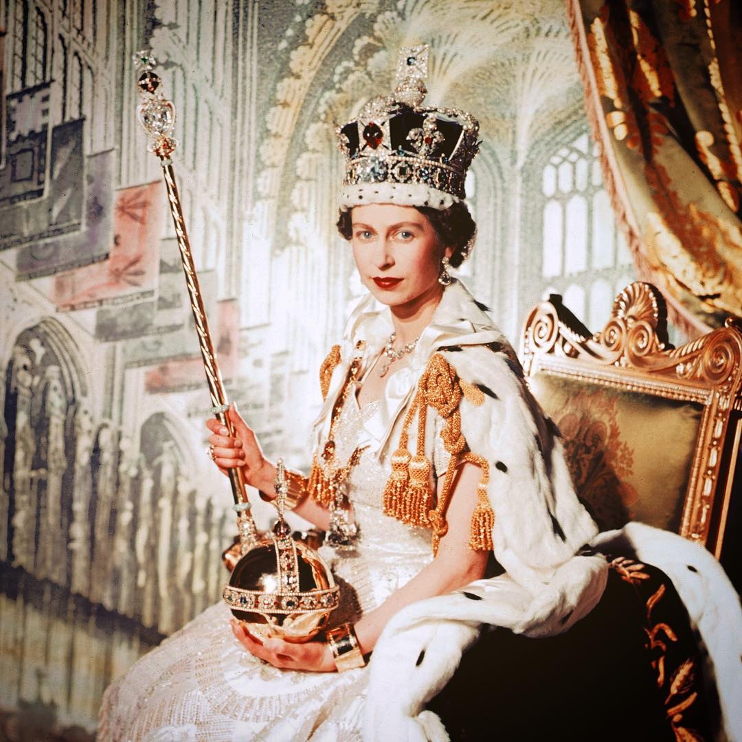 對於許多君主而言，尖晶石意味著權力的象征