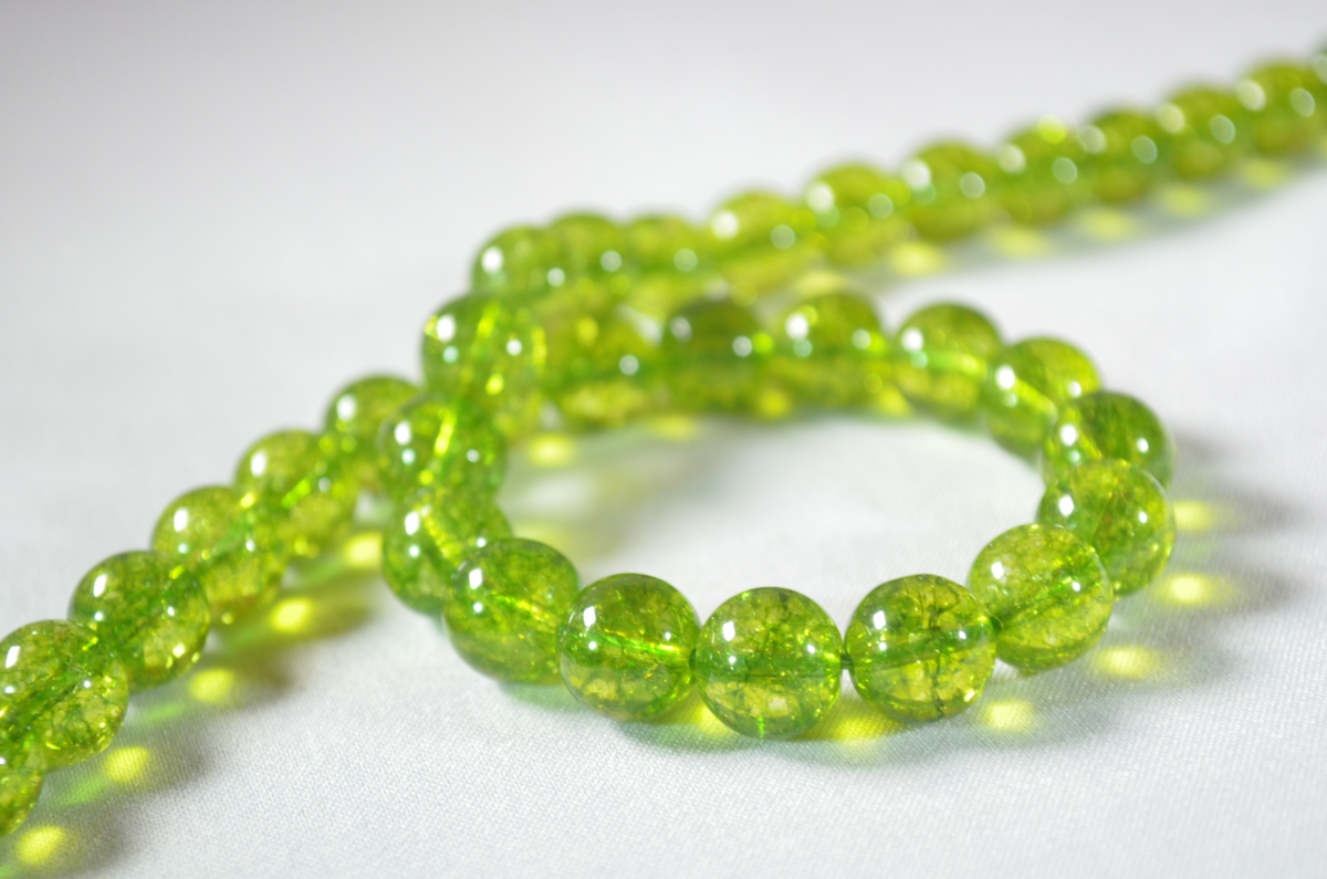 橄欖石（Peridot）在身心靈領域被賦予多種正面能量，能為佩戴者帶來幸福和好運。