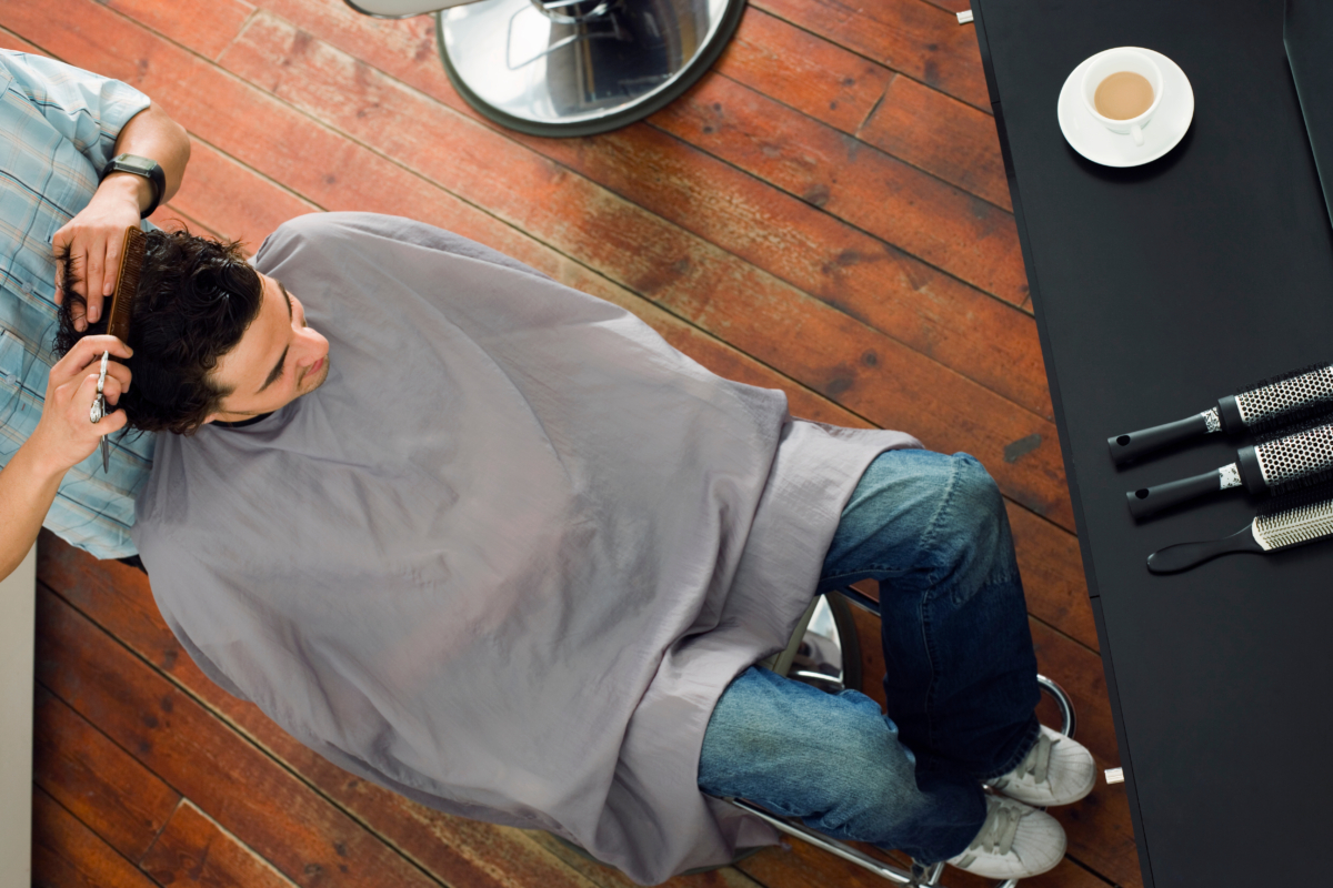 想打造韓式逗號瀏海或日系微捲造型，可選Salon，能提供多變的潮流造型和全面護理。