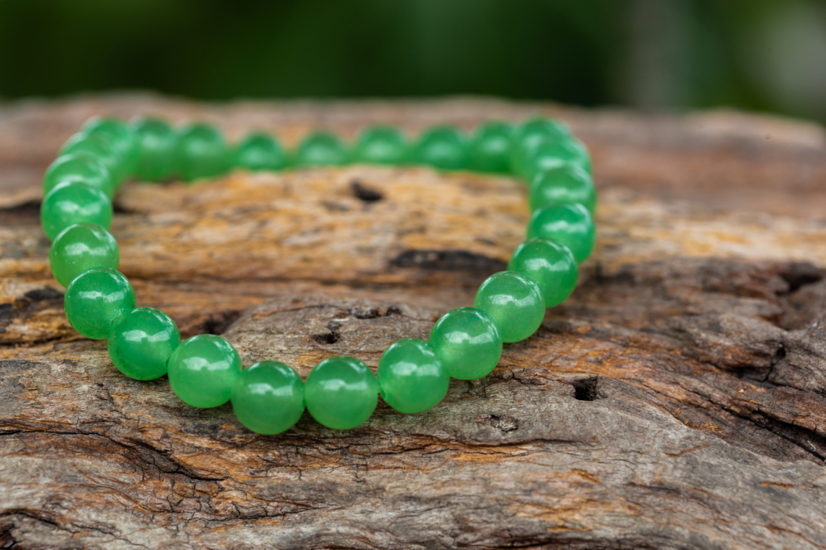 佩戴或使用東陵玉時，也要特別留意一些禁忌與注意事項，以確保其正面能量不受干擾。