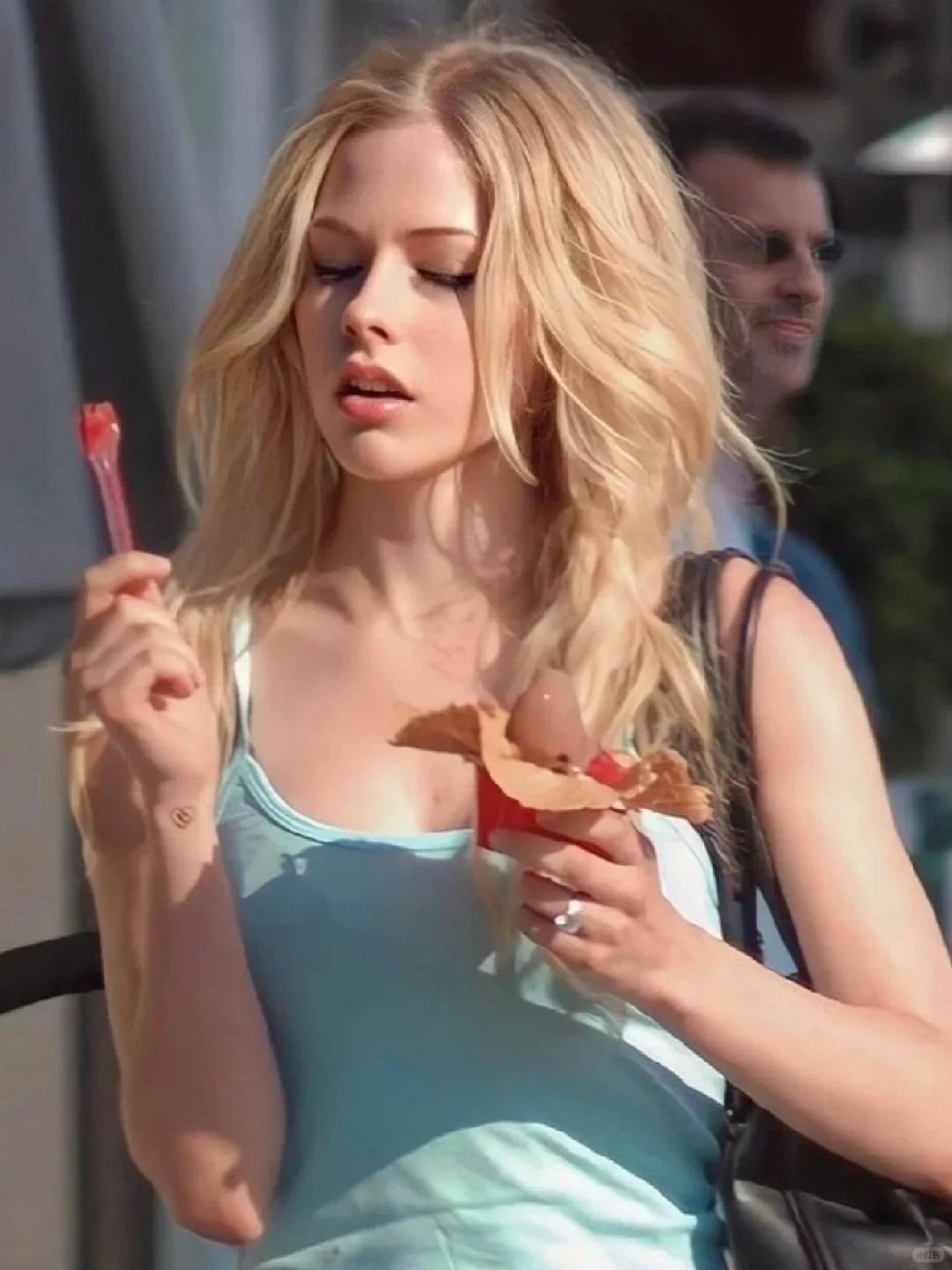 Avril Lavigne叛逆少女的造型誰會忘記！