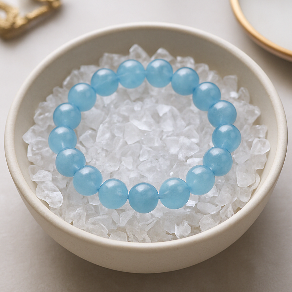 適當的淨化與保養能保持藍水晶的能量純淨和光澤質量。