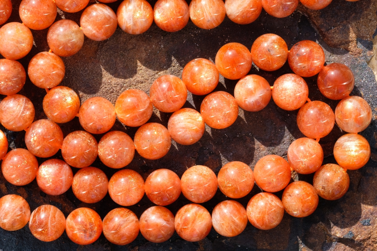 如果你缺乏行動力、心情低落可以戴上金太陽石讓你恢復能量