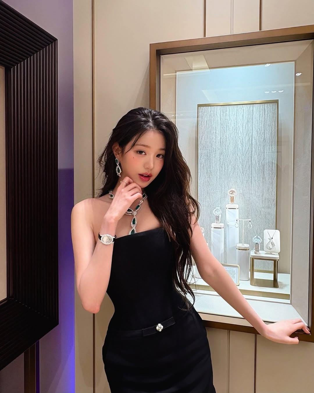 如果想要希望修復感情裂痕、增進伴侶間信任與包容的人，可以戴上祖母綠增加能量