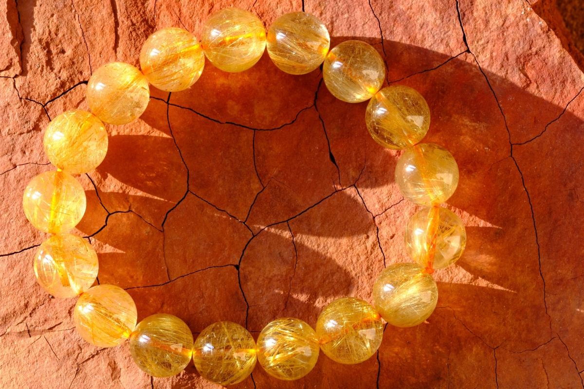 想要保持金鈦晶的高能量就必須定期保養和淨化