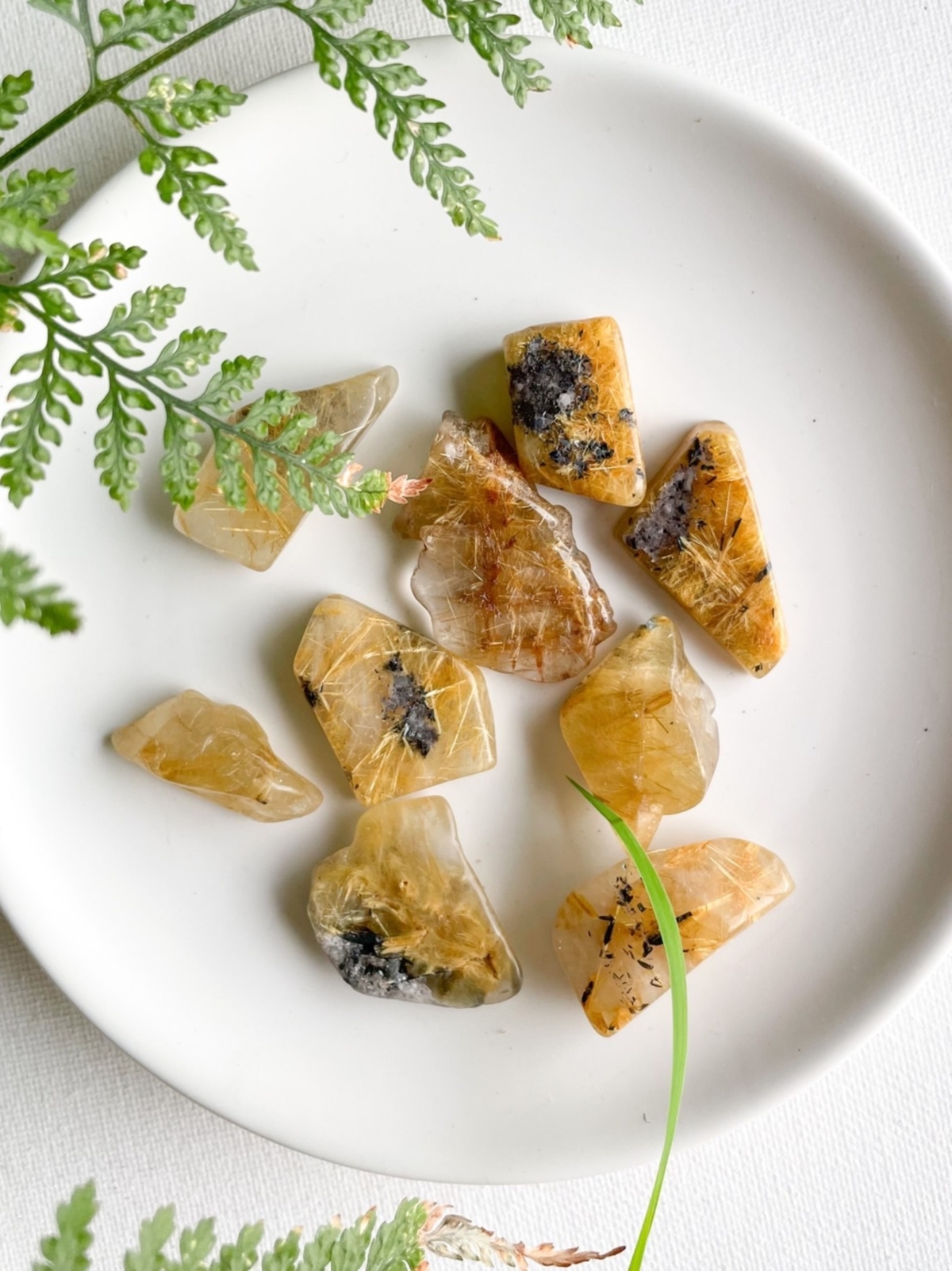 金鈦晶視為招財、避邪和增強自信的超強能量石