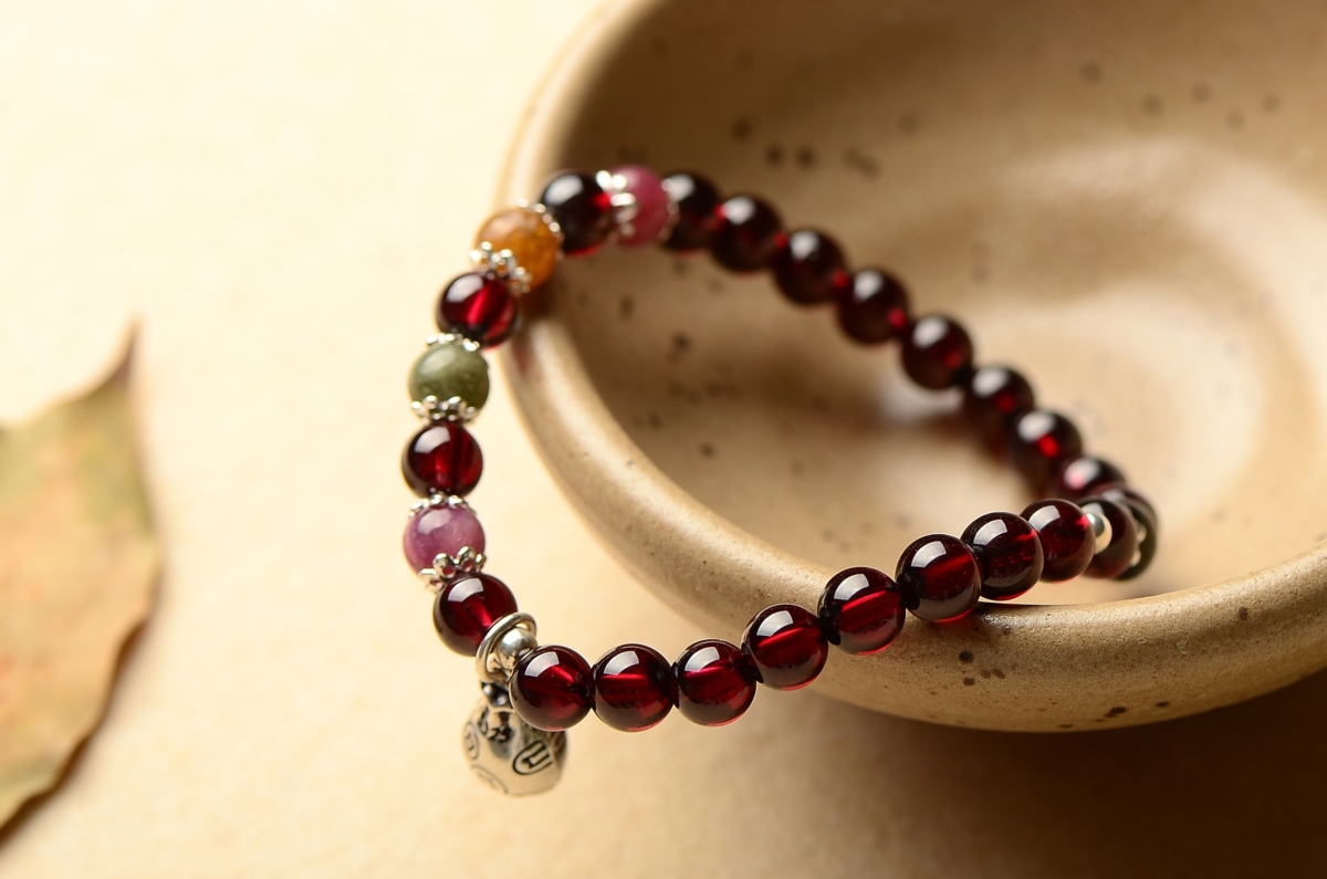 石榴石和摩羯、獅子、天蝎座非常適配！