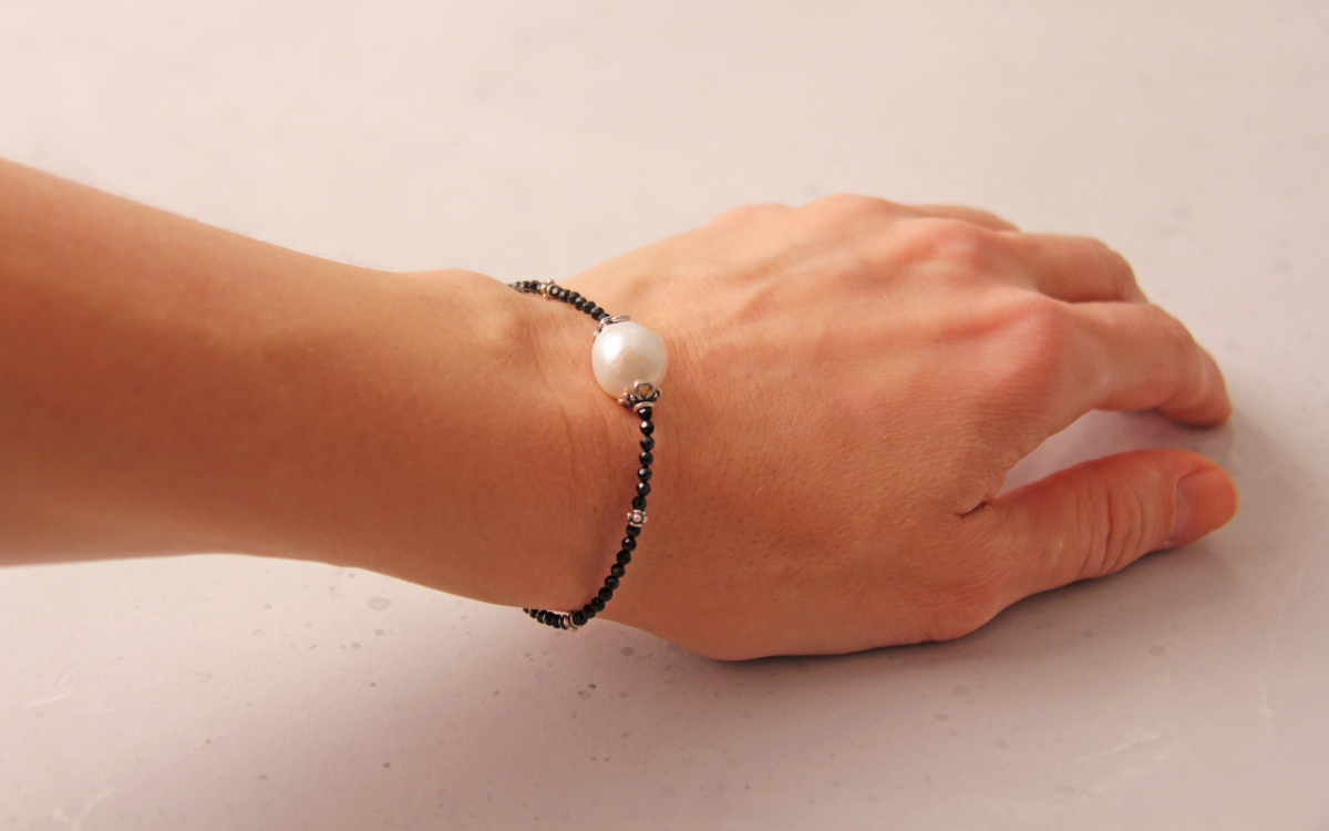 尖晶石雖然大多屬於安全且正向能量的寶石，但仍然避免需要和其他高能量寶石或水晶混搭