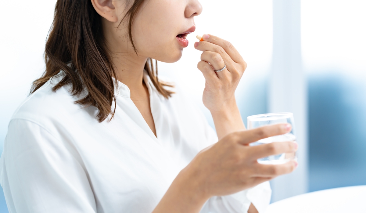 「美白丸」泛指各種口服的美白營養補充品或藥丸,其設計目的在於從體內調理,減少黑色素生成,讓膚色變得明亮勻淨。