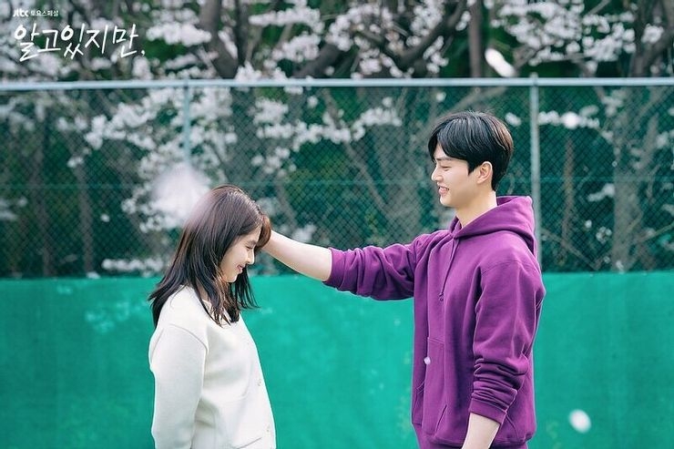 喜歡你就是在看見你委屈時不忍心,忍不住想要幫助你