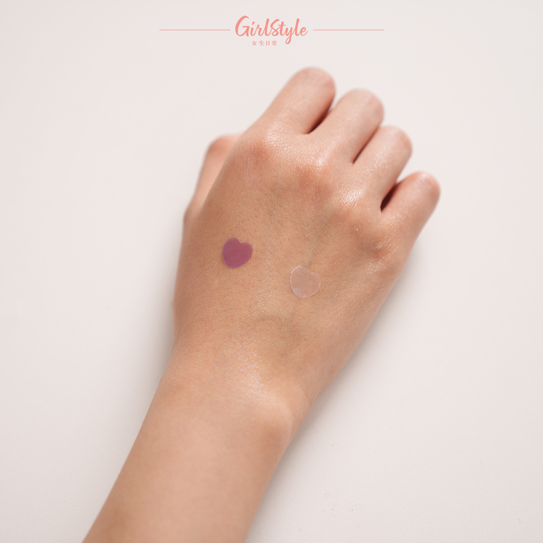 UV貼紙測防護力:左邊未塗防曬的秒變成深紫色,右邊塗上冰感耐水防曬噴霧 SPF50+ PA++++的淺色至透明狀態,可見防護紫外線能力非常好。