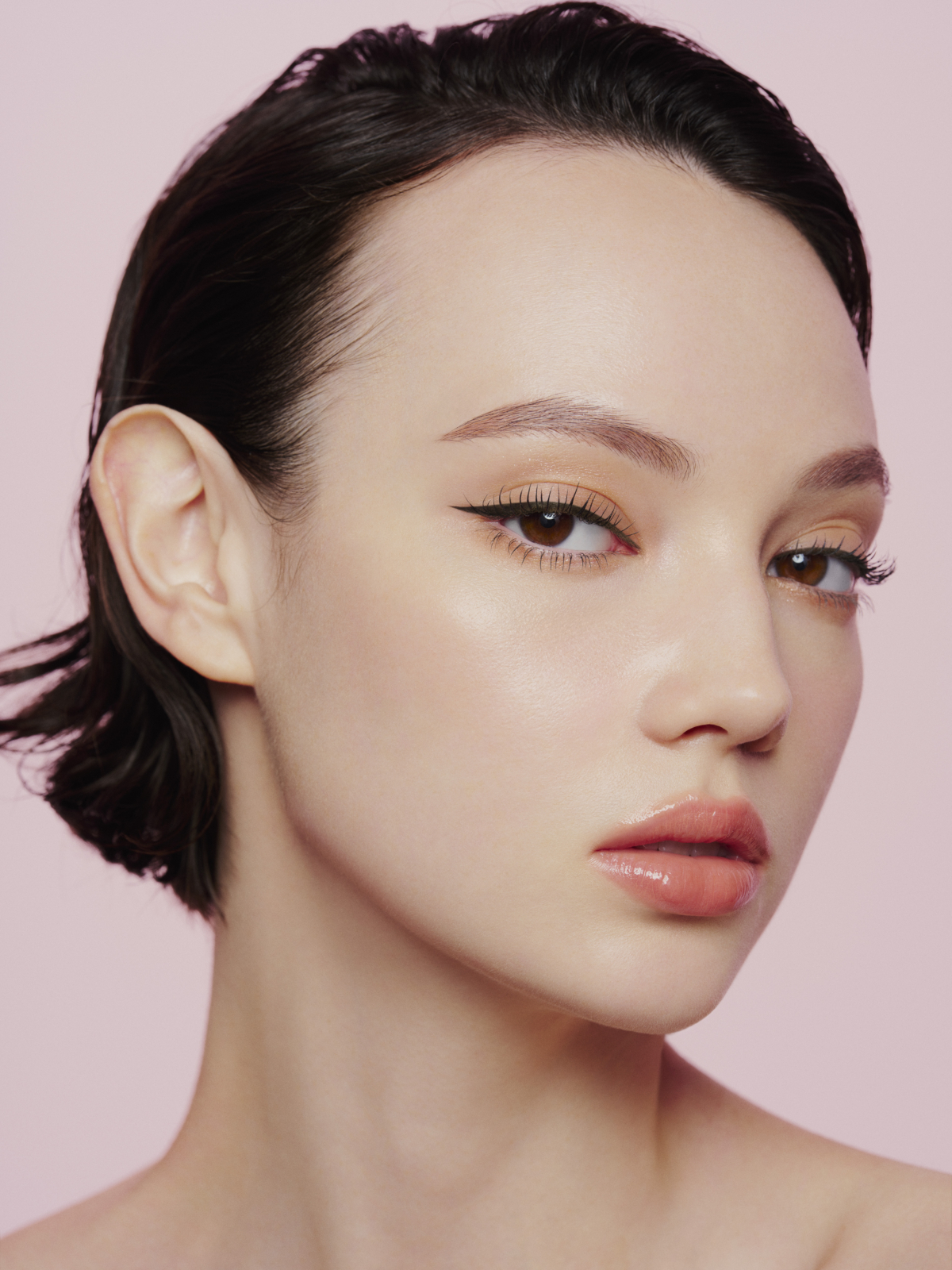 ettusais再下一城,推出全新極幼持色眼線液。