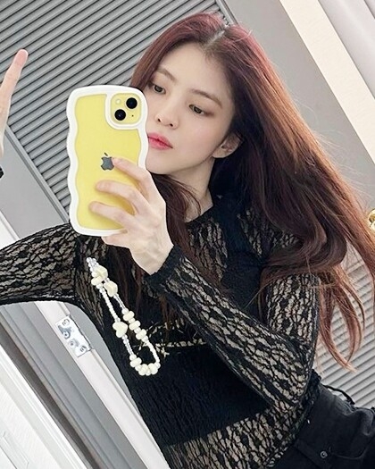 長時間使用電子產品亦會加重眼袋問題