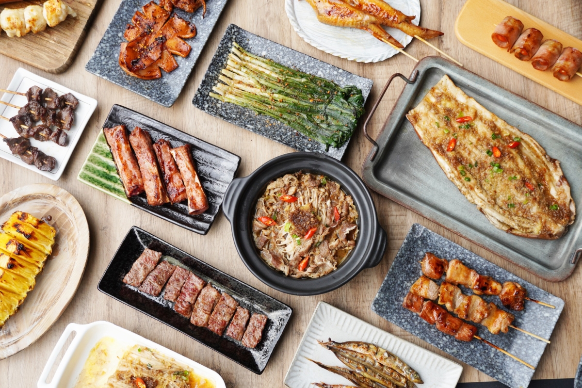 大欖燒烤主打不限時任食BBQ及火鍋放題,提供超過70款食材,包括秘製蝴蝶雞全翼、泰式豬頸肉及咖喱魷魚等。