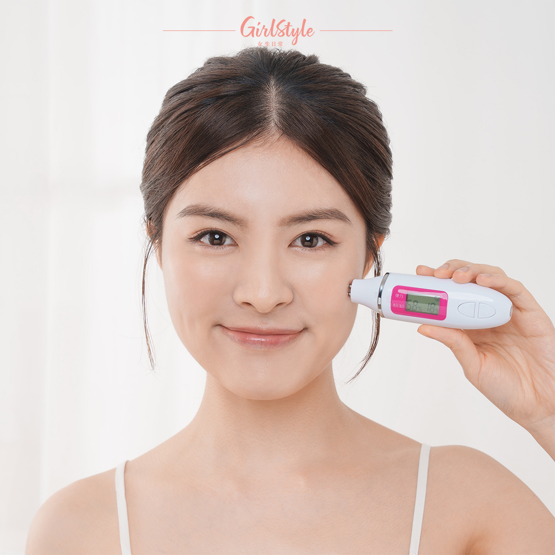 噴上後十分水潤,肌膚也沒有繃緊。