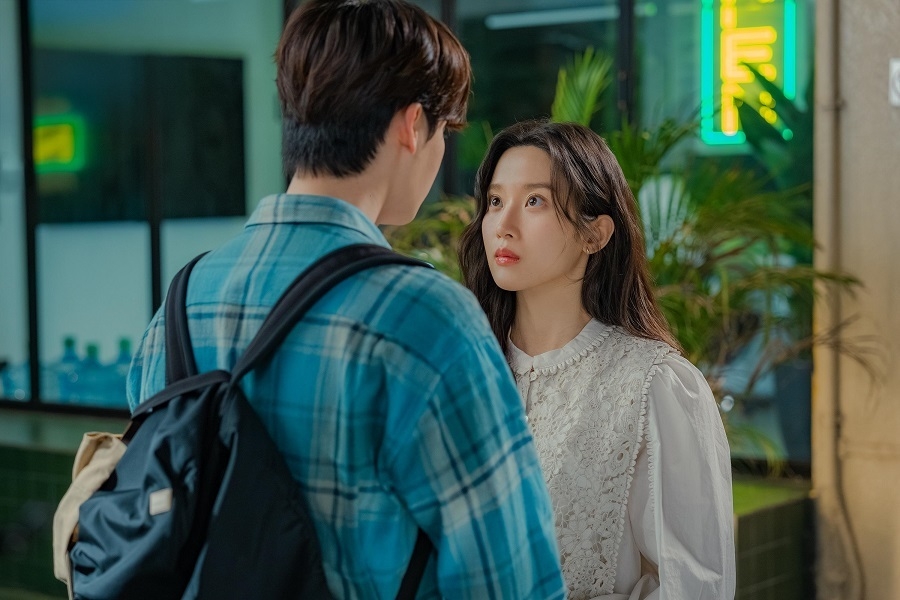 兩個人之間明顯超出普通朋友的親密程度，但尚未正式成為情侶。