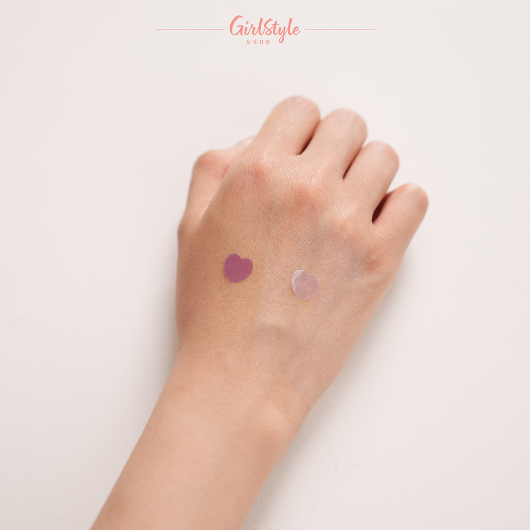 UV貼紙測防護力:左邊未塗防曬的很快變成深紫色,右邊塗上水感美顏防曬凝膠EX SPF50+ PA++++的仍維持淺色,證明了其防護紫外線能力很好。