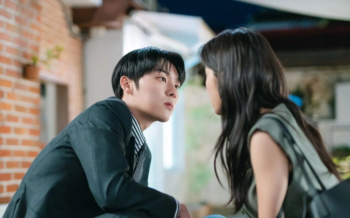 當他開始頻繁地詢問妳的意見,這是一種尊重和重視的表現,也代表他希望與妳建立更深層的連結。