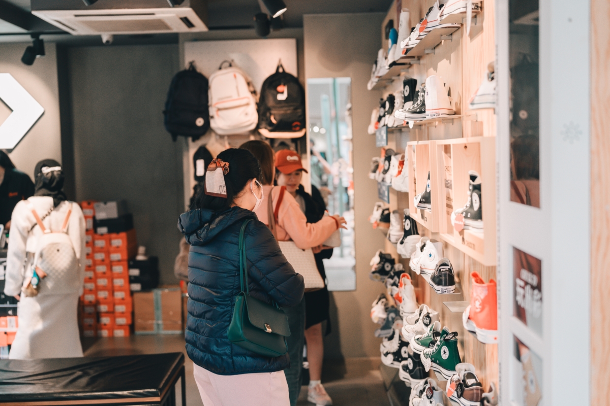 在旺角波鞋街，「M碼」不是指Medium（中碼），而是「無碼」的諧音，表示該尺碼已缺貨。