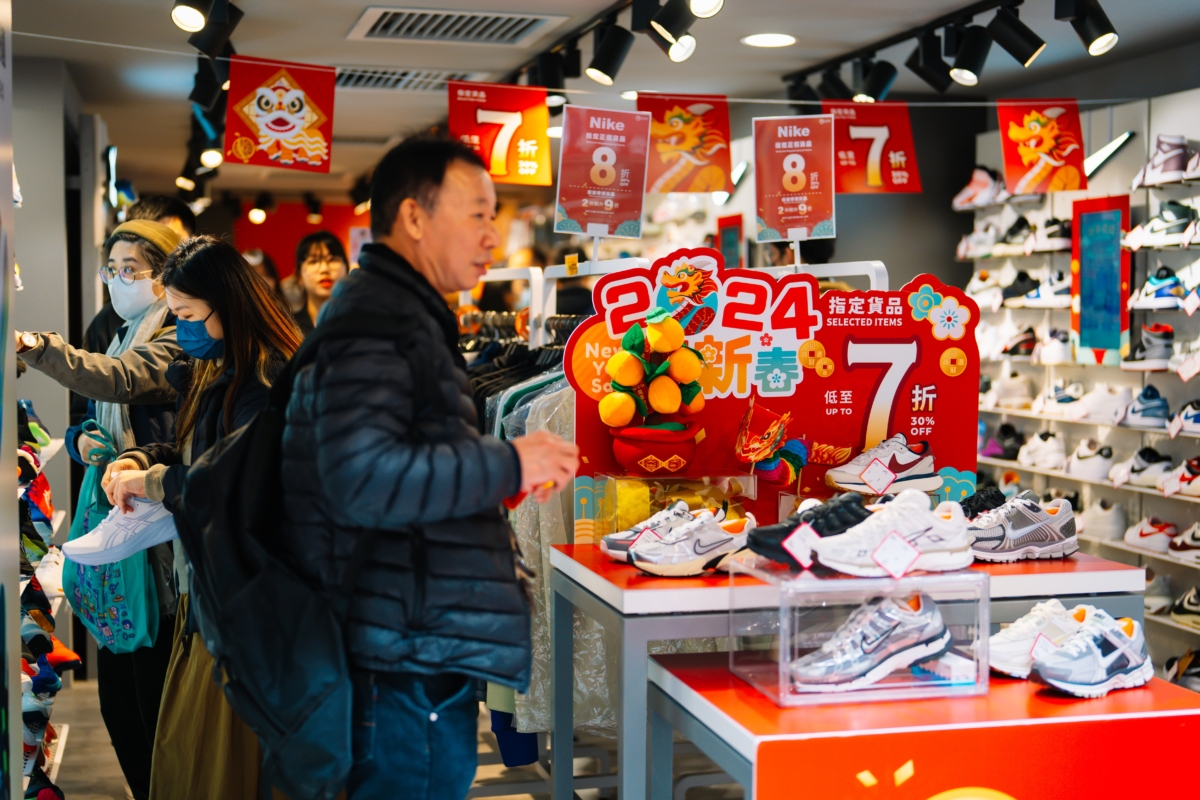 波鞋街店鋪眾多，即使是連鎖店，不同分店的優惠也可能不同，建議多走幾家比較價格。