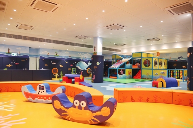 這裡地方大、設備新穎，非常適合活潑好動的小朋友盡情奔跑、翻滾和攀爬，是家長帶孩子放電的香港親子好去處！