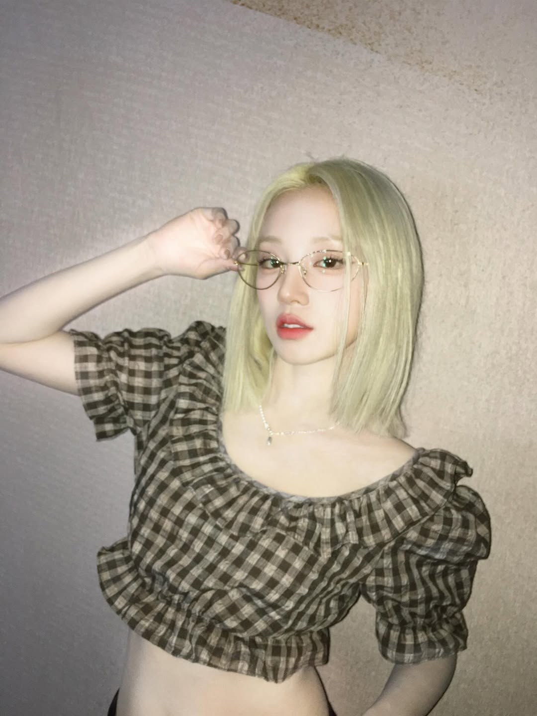 只要避開與臉型過於相似的鏡框，大多都能達到調和臉部線條的理想效果