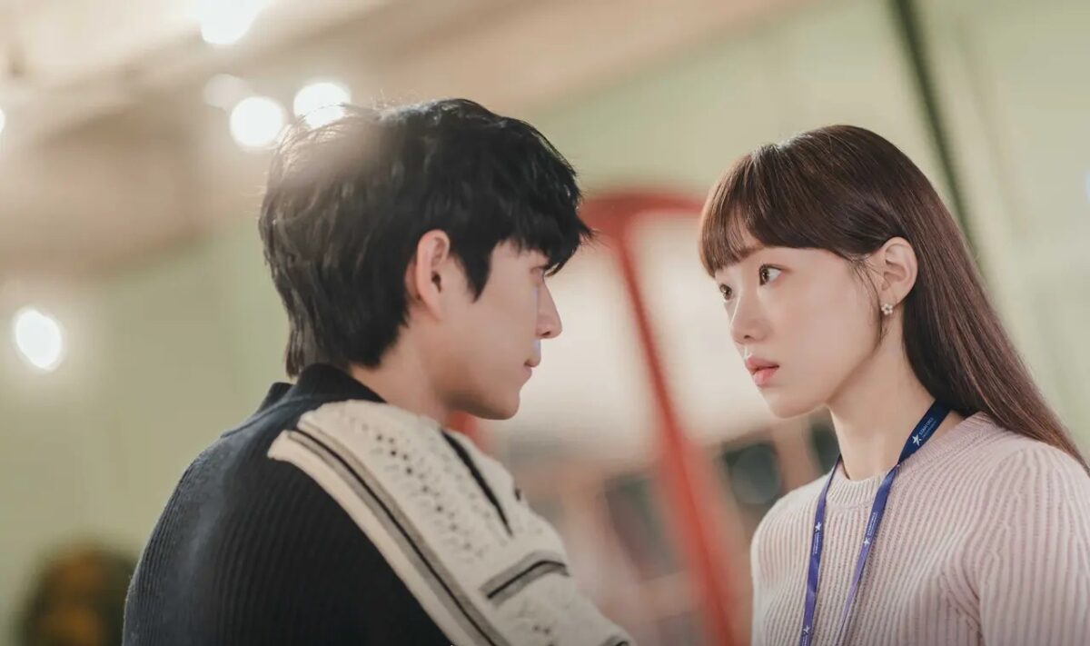 曖昧,是愛情萌芽時最令人心動的階段。男人對妳有好感,往往會透過一些微妙的行為來傳達。