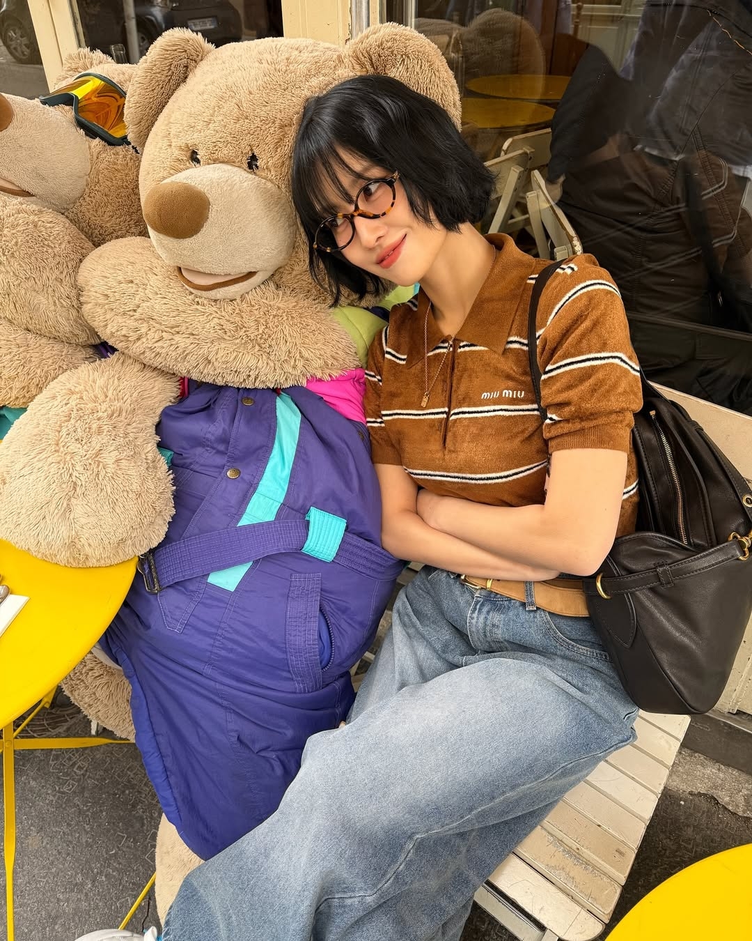 可以先把頭髮紮起或將劉海撥開，露出整個臉龐，仔細觀察自己的臉部輪廓