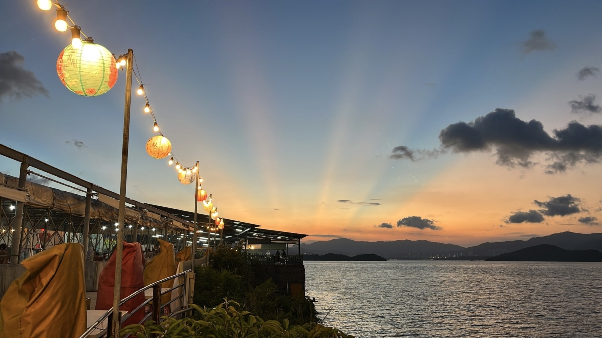 馬鞍山白石燒烤場擁有開闊無敵大海景,可以一邊燒烤一邊欣賞海景日落!