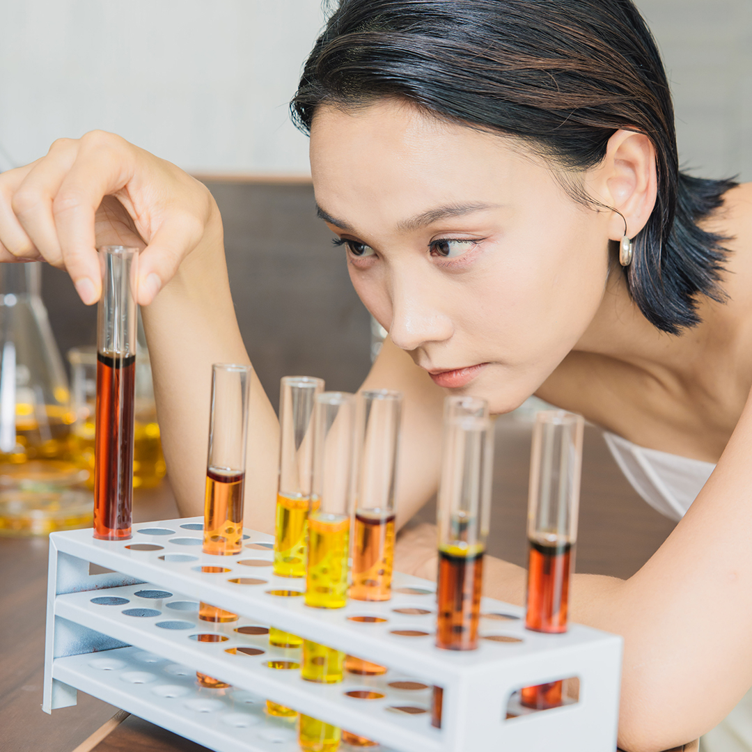 The NEW Balancing Treatment Lotion 全新煥透肌底修護液注入了全新的「海洋平衡生物海藻」,幫助抑制過量皮脂分泌,卻不會擾亂肌膚重要的水分屏障,真正做到水油平衡!(Photo from La Mer)